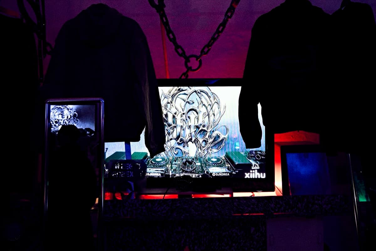 Black Purple Branding